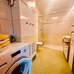 新特格拉本鲍尔公寓 *