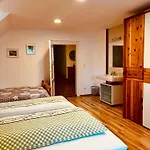 新特格拉本鲍尔公寓 公寓 *