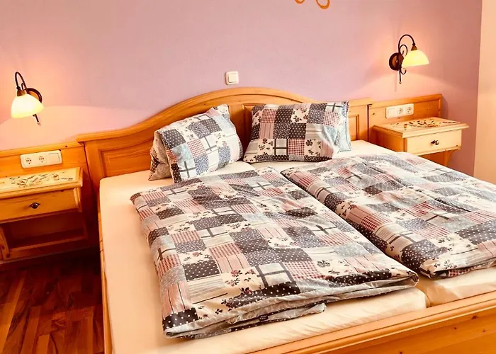 Daire Hintergrabenbauer *